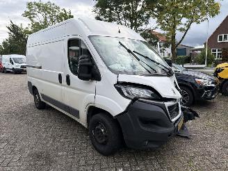 dommages fourgonnettes/vécules utilitaires Peugeot Boxer 330 2.2 Bleu HDI  140 L2 H2  Premium 2019/11