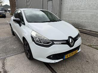 uszkodzony samochody osobowe Renault Clio 0.9 TCe Night & Day 2013/6