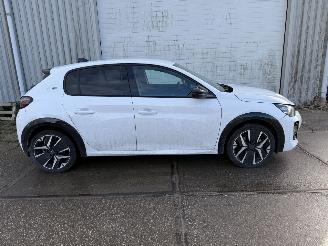 Peugeot e-208 EV GT Avant 51 kWh picture 2