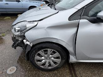 Peugeot 208 1.2 PureTech Automaat picture 2