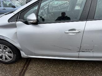 Peugeot 208 1.2 PureTech Automaat picture 3