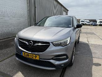 skadebil auto Opel Grandland 1.2 Turbo Business Executive Automaat 2017/10