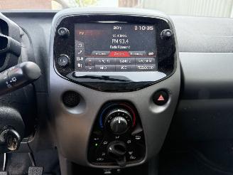 Toyota Aygo 1.0 VVT-i X-Play Multimedia Camera picture 17