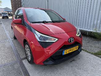 damaged passenger cars Toyota Aygo 1.0 VVT-i X-Play Multimedia Camera 2019/11