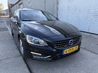 Voiture accidenté Volvo V-60 2.4 D6 AWD Plug in Hybrid Summum 2013/12