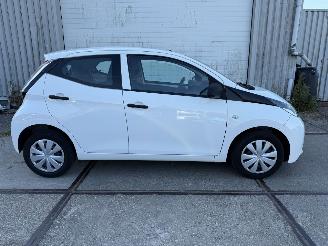 Toyota Aygo 1.0 VVT-i x-fun picture 2