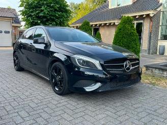 Coche accidentado Mercedes A-klasse 200 URBAN NAVI PDC BI XENON 2014/3