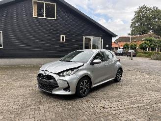skadebil auto Toyota Yaris 1.5 HYBRIDE AUTOMAAT HEAD UP NAVI CLIMA CAMERA LED B.J 08-2022 2022/8