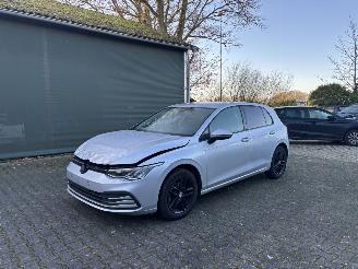 Vaurioauto  passenger cars Volkswagen Golf 8 EDITION TSI 110 PK CLIMA CAMERA CRUISE LED B.J 2022 2022/5