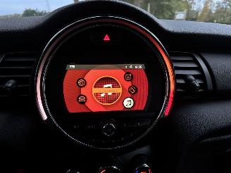 Mini  1.5 EDITION CLIMA ABS PDC B.J 11-2018 SCHROEFSCHADE picture 11