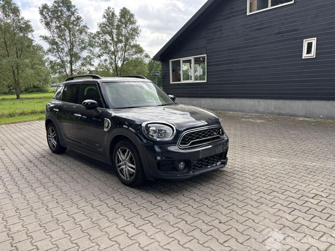 Mini Countryman COOPER HYBRIDE PLUG IN SE 4AWD AUTOMAAT NAVI CLIMA LEER LED PDC B.J 2019