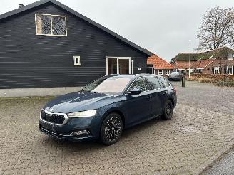Schadeauto Skoda Octavia TSI AUTOMAAT HYBRIDE NAVI CLIMA VIRT DASH CAMERA TREKHAAK LED B.J 12-2024 2024/12