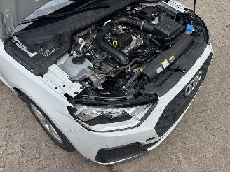 Audi A1 TFSI VIRT DASH AIRCO PDC B.J 2023 LICHTE SCHROEFSCHADE picture 10