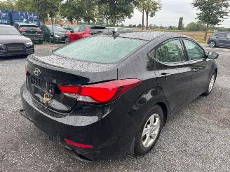 Hyundai Elantra  picture 5