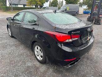 Hyundai Elantra  picture 7