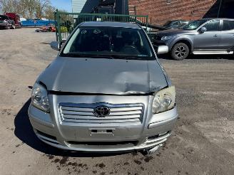 Vaurioauto  passenger cars Toyota Avensis  2005/8