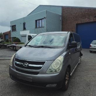 damaged passenger cars Hyundai H-1 / H300  TRAVEL 2011/11
