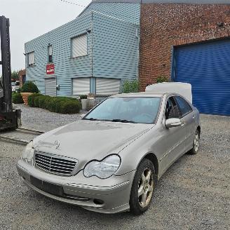 damaged passenger cars Mercedes C-klasse C 200 CDI BERLINE 2003/10