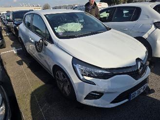 Damaged car Renault Clio TCE90 2021/11