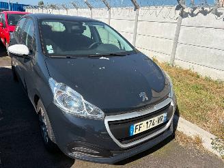 damaged passenger cars Peugeot 208  2019/4