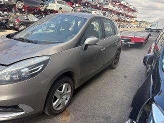 Vaurioauto  passenger cars Renault Scenic  2013/2