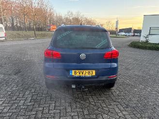 Volkswagen Tiguan 2.0 TDI 16V SUV  Diesel 1.968cc 103kW (140pk) FWD 2011-05/2018-07 (5N2) CFFB picture 4