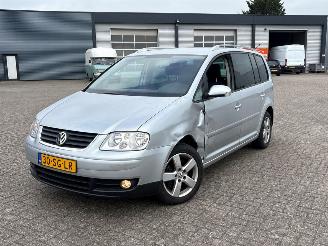 skadebil auto Volkswagen Touran 2.0 FSI 16V MPV  Benzine 1.984cc 110kW (150pk) FWD 2004-05/2005-11 (1T1) BLX 2006/5