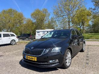 krockskadad bil auto Skoda Octavia 1.0 TSI 12V Combi/o 4Dr Benzine 999cc 85kW (116pk) FWD 2018-08/2020-07  DKRF 2019/1