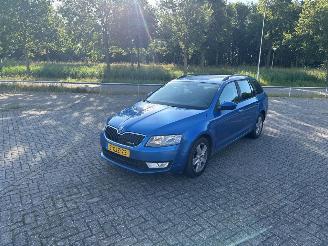 Coche accidentado Skoda Octavia 1.6 TDI Greenline 16V Combi/o 4Dr Diesel 1.598cc 81kW (110pk) FWD 2013-05/2020-07  CRKB 2014/8