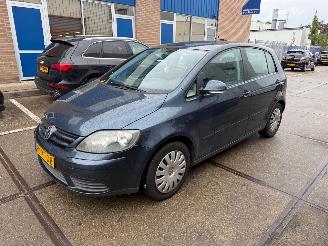 damaged passenger cars Volkswagen Golf plus 1.6 FSI Optive 2007/11