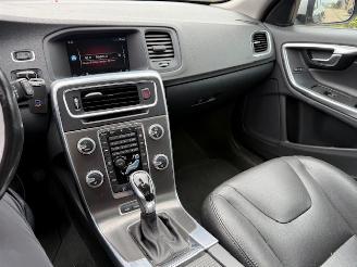 Volvo V-60 2.4 D6 Twin Engine R-Design picture 16