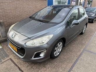 krockskadad bil auto Peugeot 308 1.6 VTi Premiere 2012/3