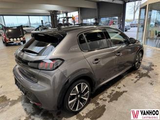 Peugeot 208  picture 4