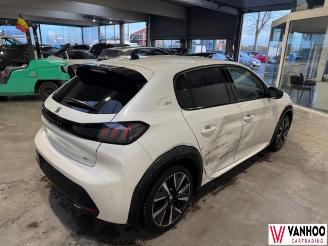 Peugeot 208  picture 10