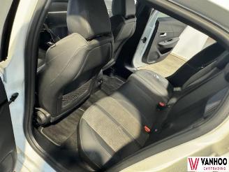 Peugeot 208  picture 13