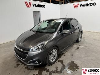 uszkodzony samochody osobowe Peugeot 208  2019/6
