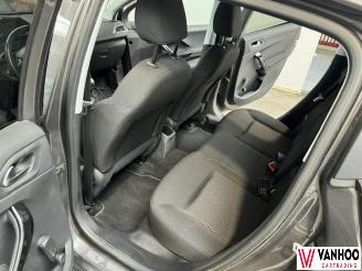 Peugeot 208  picture 15