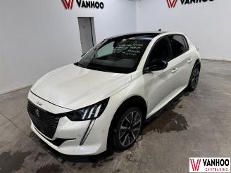 damaged passenger cars Peugeot 208  2022/8