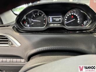 Peugeot 2008  picture 16