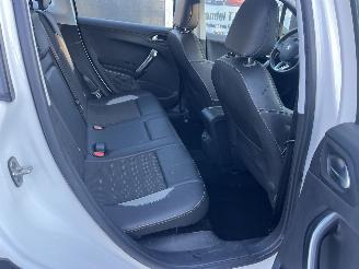 Peugeot 2008 1,2 PURE-TECH AUTOMATIC picture 17