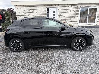 Peugeot 208 BENZINE - ALLURE picture 2