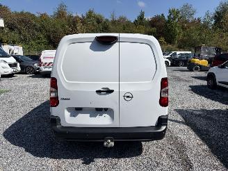 Vaurioauto  passenger cars Opel Combo AUTOMATIC - 131 PS XL 2025/4