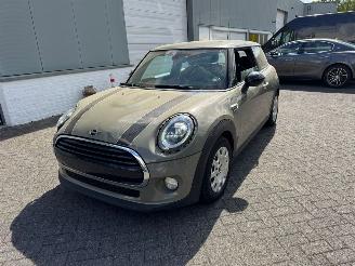 Schadeauto Mini Cooper 1.5 Automaat Pano 2018/1