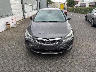 Schadeauto Opel Astra 1.6 Turbo Cosmo Automaat 2012/6