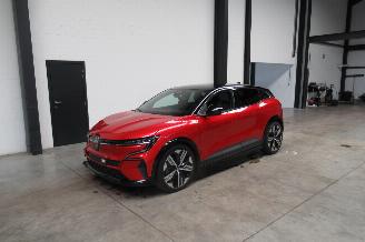 Damaged car Renault Mégane E-Tech ELECTRIC 2023/3