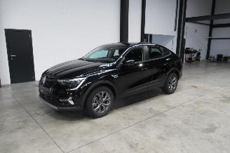 Damaged car Renault Arkana FULL HYBRID 2025/7