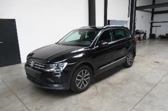 Vaurioauto  passenger cars Volkswagen Tiguan COMFORTLINE 2019/5