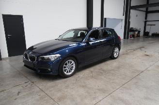 BMW 1-serie SEDAN picture 1