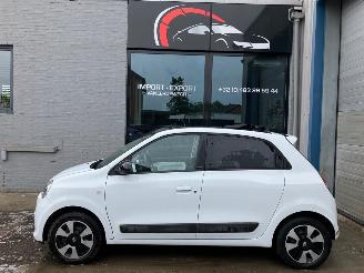 damaged passenger cars Renault Twingo RENAULT TWINGO 1.0I 2017 2017/11