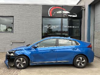 uszkodzony samochody osobowe Hyundai Ioniq HYUNDAI IONIQ HYBRIDE 2017 2017/4